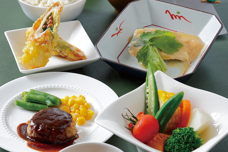 肉も魚も季節の野菜も、自分で組み合わせる定食